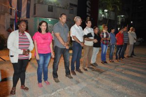 En el reparto La Juanita, de la ciudad de Cienfuegos, fueron presentados los candidatos a delegados y diputados. / Fotos: Efraín Cedeño