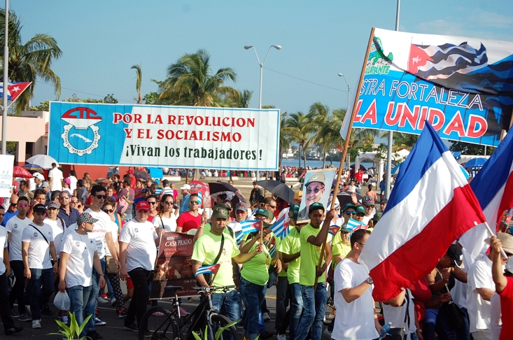 La marcha de los trabajadores condenará el bloqueo impuesto por los Estados Unidos a Cuba ./Foto: Centro de Documentación
