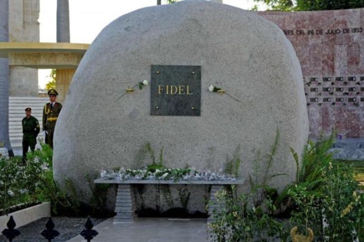 El cementerio es un espacio pequeño que reúne los restos de los fundadores de la nación cubana
