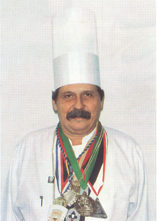 José Luis Santana Guedez, fundador y presidente de la Federación de Asociaciones Culinarias de la república de Cuba (FACRC). / Fotocopia de Mercedes Caro