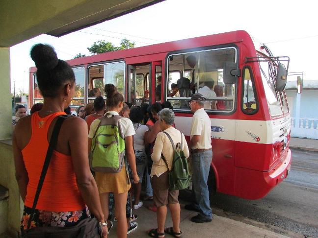Con este servicio de transporte de pasajeros se da respuesta a 38 planteamientos de electores de la localidad. / Fotos: Yuliet