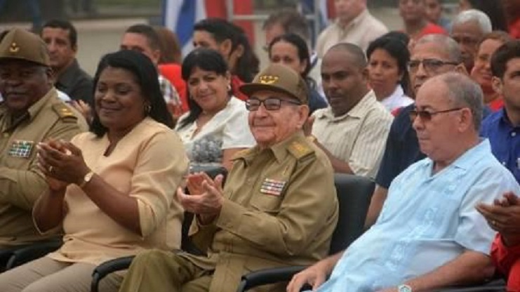 Raúl preside acto patriótico en serranías de Santiago de Cuba Foto: Roberto Suárez