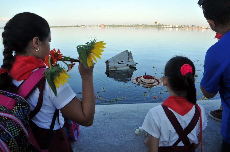 Cienfuegos huele a flor desde el amanecer y es por Camilo./Foto: Dorado