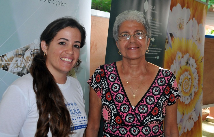 Rafaela Soto Ortiz y su alumna Arrianny, experiencia y juventud compartida en la Botánica./Foto:Dorado