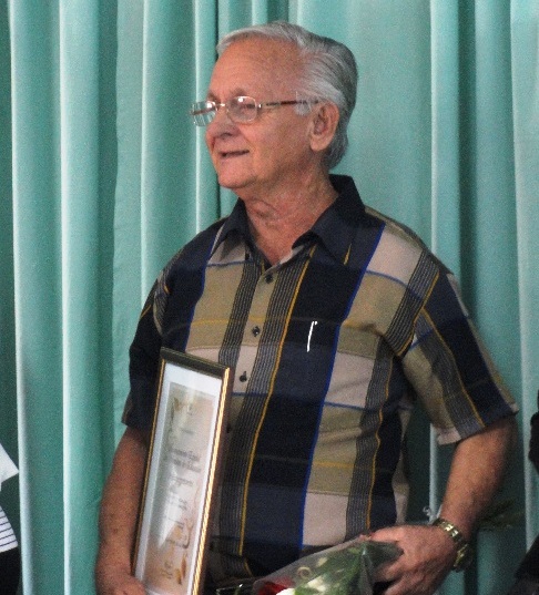 A Antonio Morales González, experimentado profesor de Matemáticas del IPVCE Carlos Roloff le fue otorgado el reconocimiento especial de la Ministra.