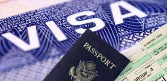 USCIS es la agencia federal que supervisa la inmigración legal a Estados Unidos.