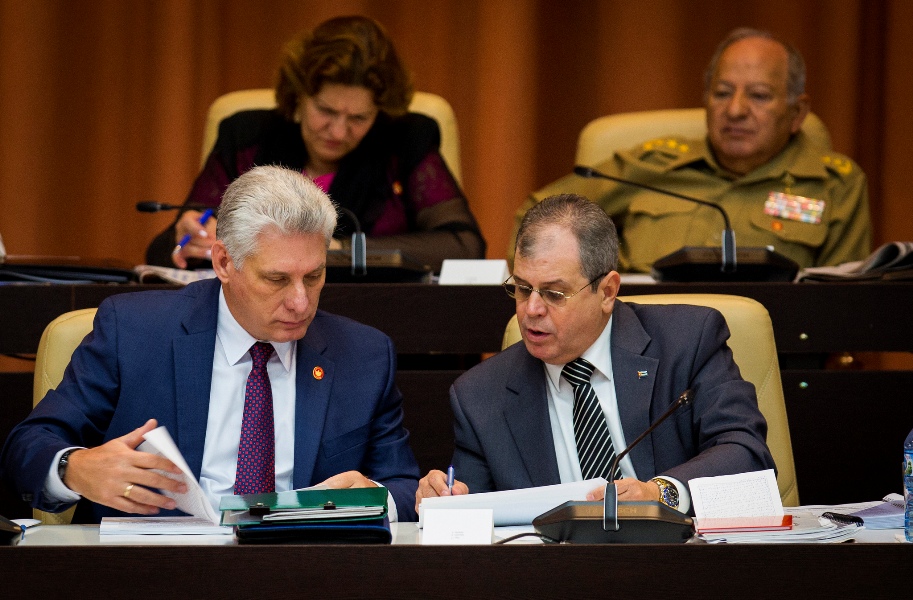 El presidente cubano Miguel Díaz-Canel y Homero Acosta, secretario del Consejo de Estado./ Foto: Irene Pérez/ Cubadebate.