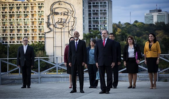 Dean Oliver Barrow, Primer Ministro de Belice rindió honores a Martí. Foto: Irene Pérez/ Cubadebate.