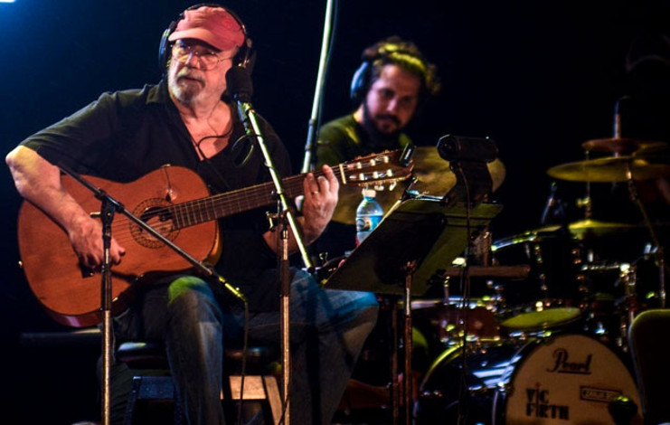 Concierto No. 101 de la Gira de Silvio por los barrios de La Habana. Este de hoy se sumó a las celebraciones por el aniversario 60 de la fundación de la Casa de las Américas. /Foto: Ariel Ley (ACN)