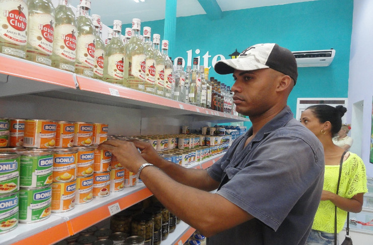 Lázaro Maisel, el almacenero. /Foto: Magalys Chaviano