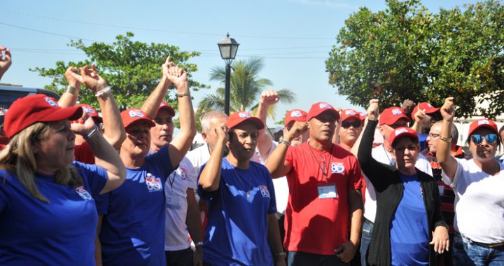 La delegación de Cienfuegos celebró su participación en el XXI Congreso de la CTC. /Foto: Karla Colarte