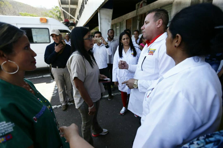 La Misión Barrio Adentro, a cargo de la atención de los trabajadores del sector eléctrico, es un programa de salud en Venezuela integrado por médicos de Cuba. /Foto: Twitter de @ViceVenezuela