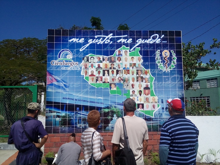 Una obra mural homenajea a reconocidos profesionales de la Salud Pública en Cienfuegos. / Foto: Roberto Alfonso Lara