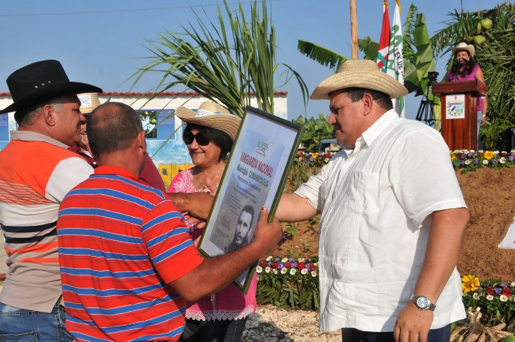 El guateque fue el escenario perfecto para reconocer a campesinos, cooperativistas, cooperativas y municipios destacados en la emulación por el 17 de Mayo./Foto: Juan Carlos Dorado