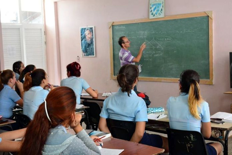Cuba apuesta por el desarrollo de las ciencias exactas. Toca a los educadores potenciar en los muchachos el deseo de crear, investigar y estudiar. /Foto: Tomada de Internet