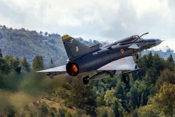 Los aviones caza Kfir, equipados con bombas guiadas y misiles Python, figuran a la cabeza del armamento que más importó Colombia de Estados Unidos y de Israel, entre 2001 y 2016. /Foto: Wikiwand