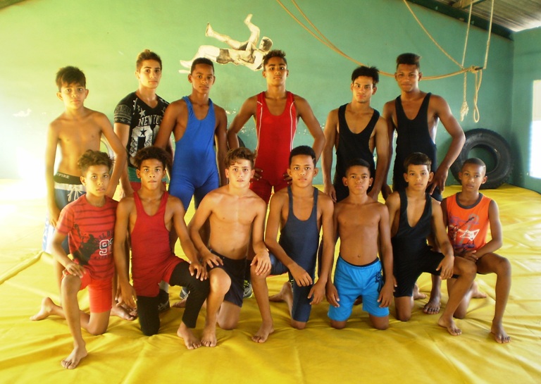 Atletas de las categorías Escolar y Juvenil de lucha libre./Foto: Darilys Reyes