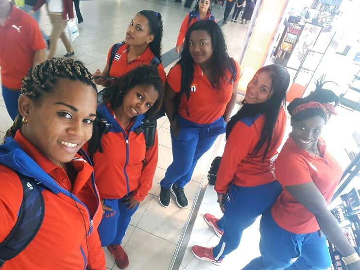 Taila, primera a la izquierda, en un selfie con el equipo femenino cubano durante el CampeonatoPanamericano en Guatemala. /Foto: tomada del perfil de Facebook de la entrevistada
