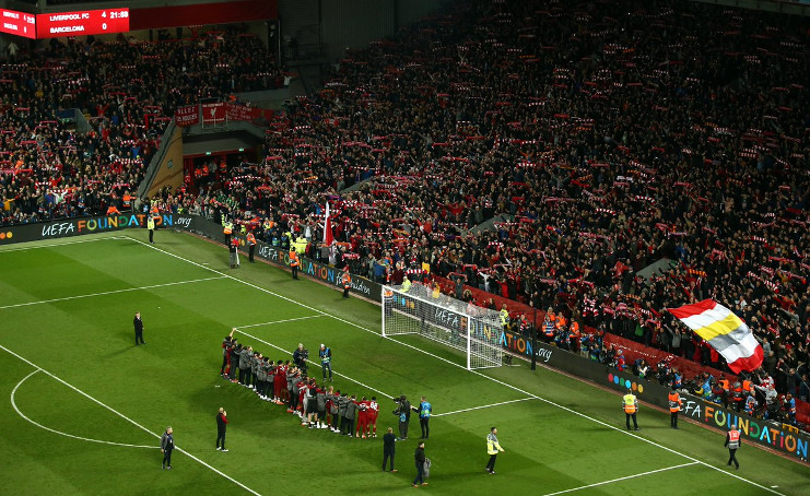 El Liverpool Fútbol Club rinde tributo a su afición, el jugador número 12. /Foto: Twitter de @LigadeCampeones