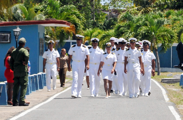 Los visitantes admiraron los valores atesorados en el Museo Naval, único de su tipo en Cuba y declarado Monumento Nacional en 1987, epicentro durante los episodios del levantamiento popular armado del 5 de septiembre de 1957 contra la dictadura de Fulgencio Batista. /Foto: Juan Carlos Dorado