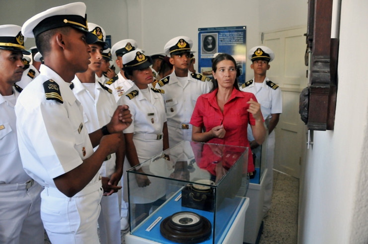 Los visitantes admiraron los valores atesorados en el Museo Naval, único de su tipo en Cuba y declarado Monumento Nacional en 1987, epicentro durante los episodios del levantamiento popular armado del 5 de septiembre de 1957 contra la dictadura de Fulgencio Batista. /Foto: Juan Carlos Dorado