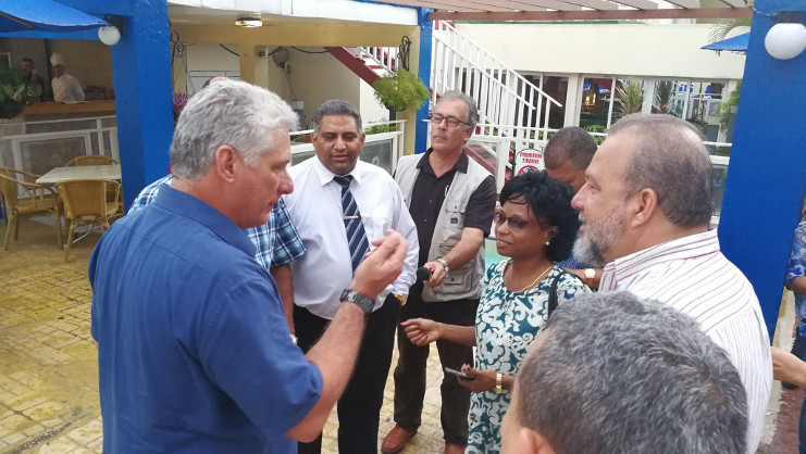 Recorrido por sitios de interés económico y social en Santa Clara, la ciudad del Che. /Foto: Presidencia Cuba