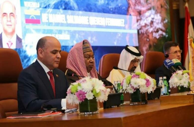 El ministro venezolano de Petróleo, Manuel Quevedo (izq.), en una reunión de la OPEP en Yida, Arabia Saudí, 19 de mayo de 2019. /Foto: minpet.gob.ve