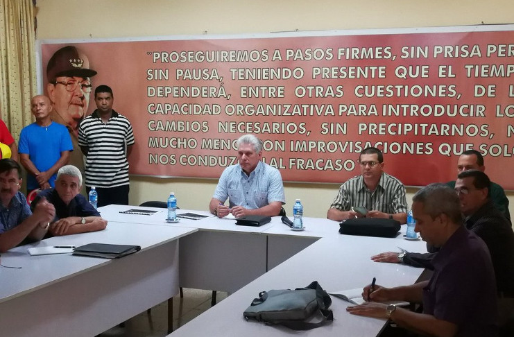 La visita gubernamental a Holguín dio inicio por la Empresa de Combinadas Cañeras 60 Aniversario de la Revolución de Octubre, inaugurada por Fidel el 27 de julio de 1977. /Foto: Presidencia Cuba