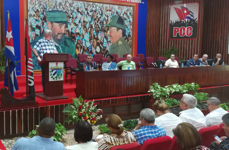 En el encuentro resumen con las principales autoridades y directivos de la provincia, el Presidente cubano señaló las principales deficiencias que entorpecen el crecimiento de este territorio nororiental. /Foto: Presidencia Cuba