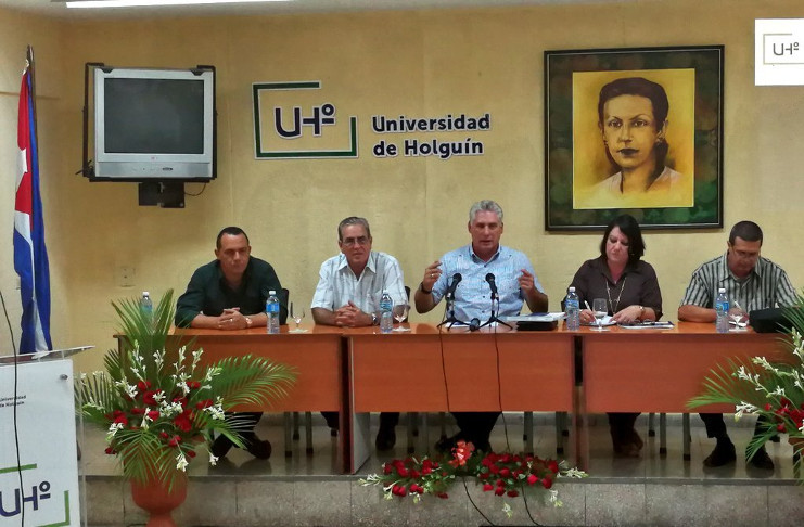 En la Universidad de Holguín "Oscar Lucero". /Foto: Presidencia Cuba
