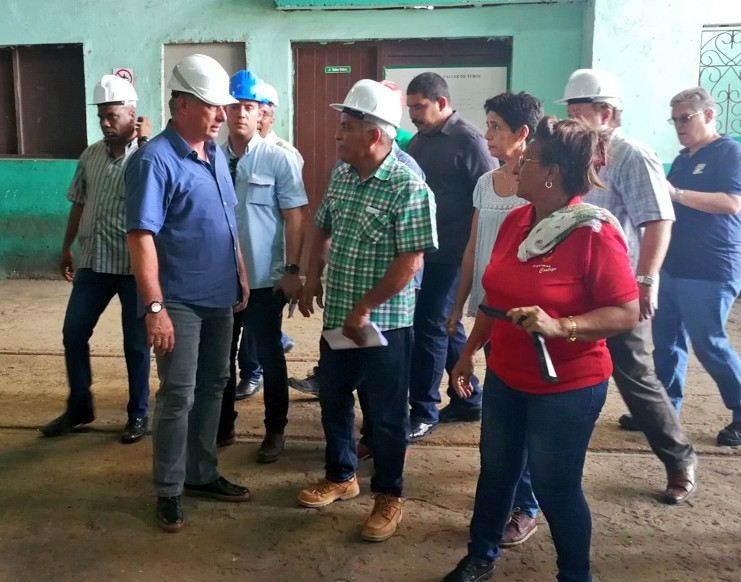 La Empresa de Calderas Jesús Menéndez recibe la visita de los miembros del Consejo de Ministros encabezada por su presidente Miguel Díaz-Canel. La entidad produce calderas de vapor y otros componentes para el área termoenergética de los ingenios azucareros. /Foto: Presidencia Cuba