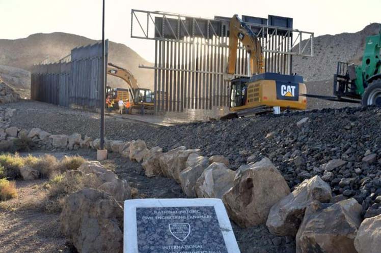 Según el diario El Paso Times la obra, construida en acero, tiene más de seis metros de altura. /Foto: Prensa Latina