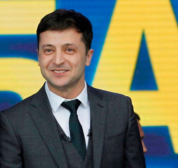 Vladimir Zelenski, el comediante electo presidente en Ucrania, asumió hoy el cargo.
