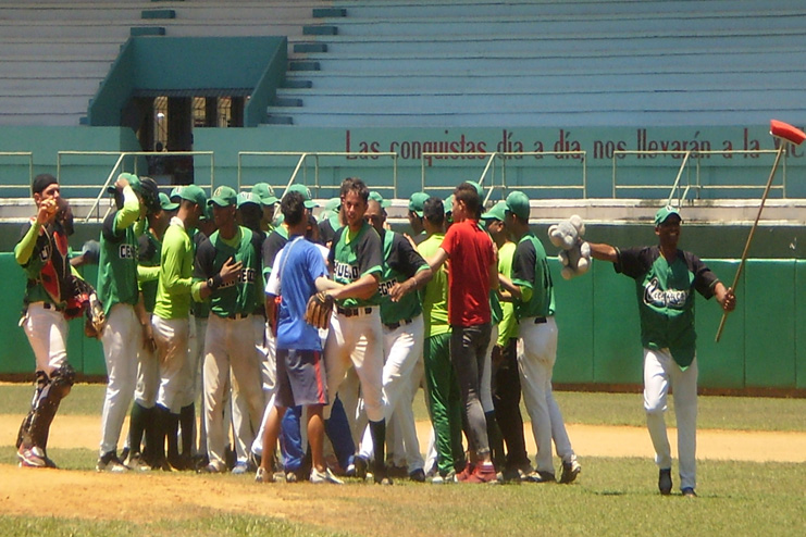 Cienfuegos se convirtió este viernes, con cerrado score de 3x2, en el primer finalista de la VI Serie Nacional Sub 23. /Foto: Darilys