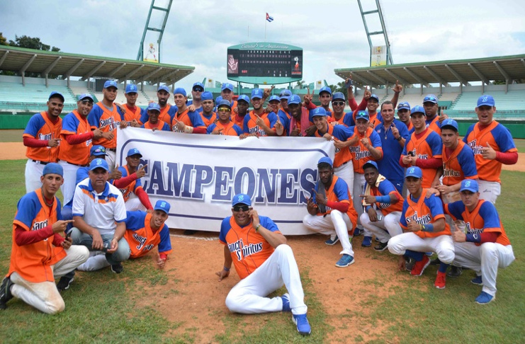 Los Gallos nuevos campeones de la categoría Sub 23, en la VI Serie Nacional de Béisbol, al vencer a los Elefantes en el play off final, en el Estadio 5 de Septiembre de la ciudad de Cienfuegos, Cuba, el 14 de junio de 2019. ACN FOTO/ Modesto GUTIÉRREZ CABO/