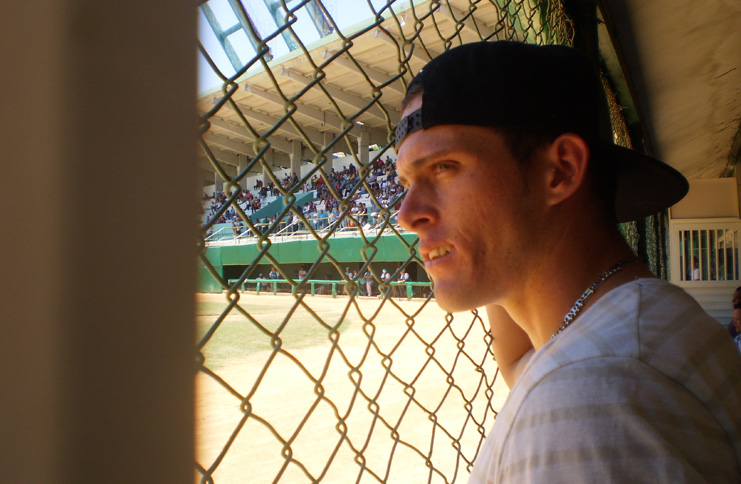 Mirando los Elefantes desde la barrera estuvo César Prieto en el choque. /Foto: Darilys