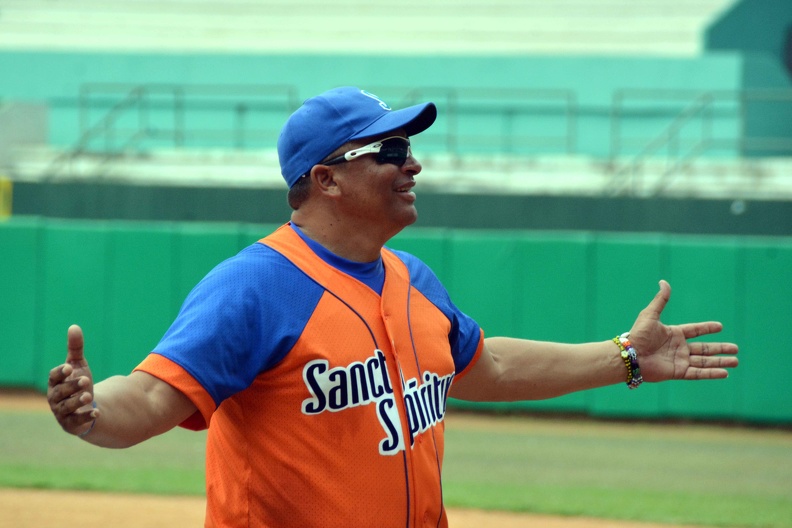 Eriel Sánchez, director debutante de Los Gallos, nuevos campeones de la VI Serie Nacional de Béisbol de la categoría Sub 23, en el Estadio 5 de Septiembre de la ciudad de Cienfuegos, Cuba, el 14 de junio de 2019. ACN FOTO/ Modesto GUTIÉRREZ CABO/