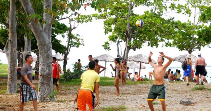 La actividad central acontecerá este sábado en la playa Rancho Luna, donde se mantendrá garantizada la recreación por parte del Inder. Vívelo en verano, con deportes./Foto: Centro de documentación.