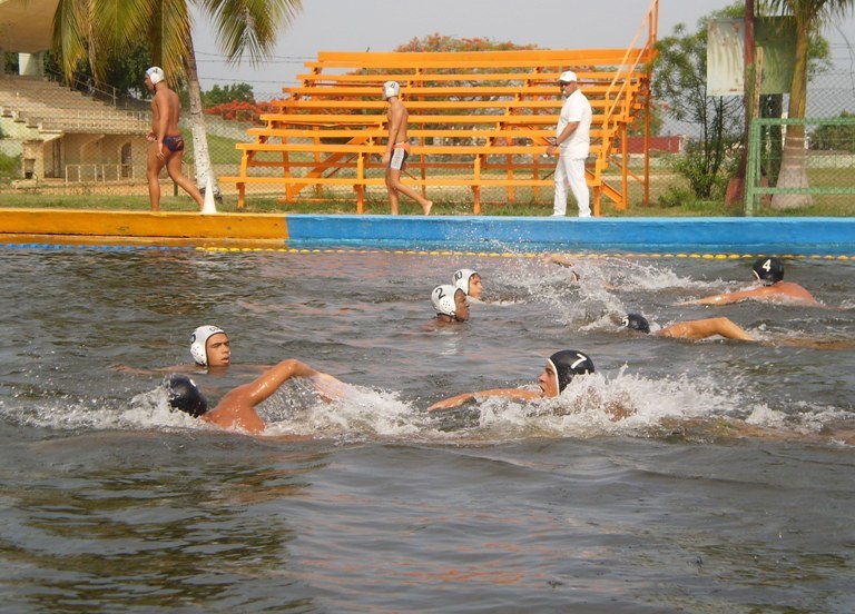Otras dos fechas de clasificatoria le restan al Nacional Juvenil del polo acuático masculino, con sede en Cienfuegos. /Foto: Darilys Reyes