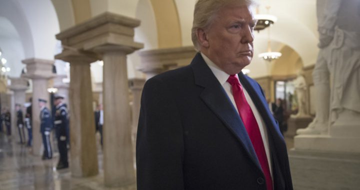 Donald Trump en el Capitolio de Washington (EE.UU.), el 20 de enero de 2017. /Foto: J. Scott Applewhite (Reuters)