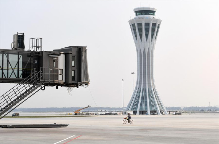 El toque futurista de la torre de control de vuelos del nuevo aeropuerto Pekin-Daxing /Foto: Xinhua/Zhang Chenlin