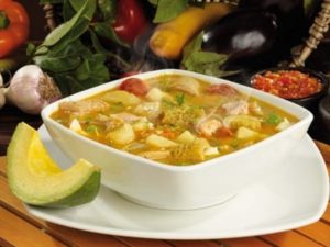 La cocina cienfueguera y sus recetas típicas: Ajiaco con plátanos tachinos./ Foto: Cortesía de la Asociación Culinaria en Cienfuegos.