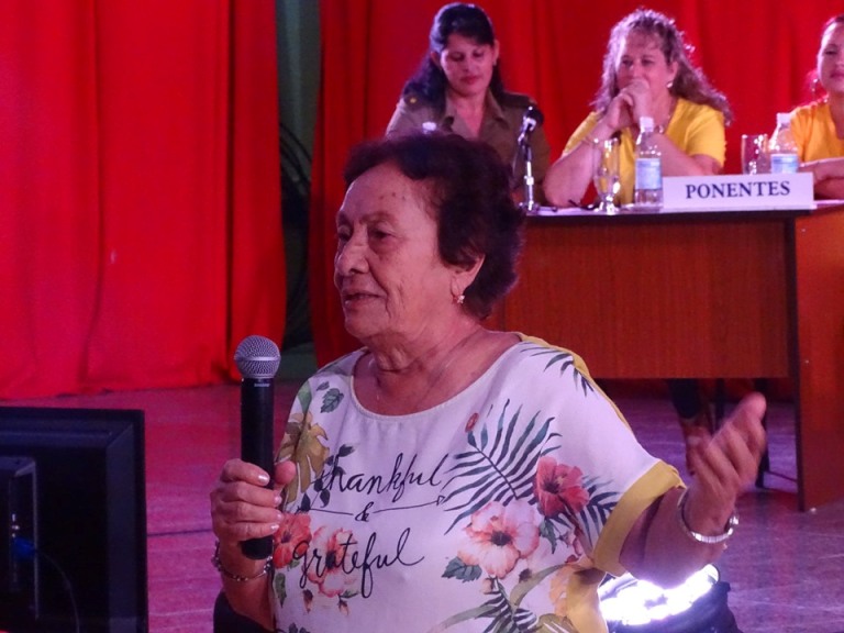 Teté Puebla, Heroína de la República de Cuba y General de División, conversó con el auditorio presente. /Foto: Juan Ariel Toledo