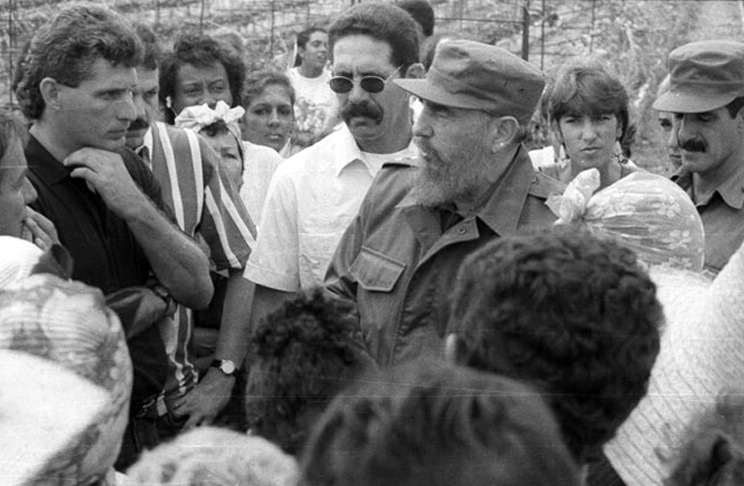 Con Fidel, en visita al Contingente Las Marianas, el 30 de septiembre de 1996. /Foto: Archivo de Vanguardia
