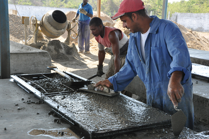 La Producción local de materiales de construcción avanza en Cienfuegos con aceptados niveles de calidad. /Foto: Efraín Cedeño (Centro de Documentación).