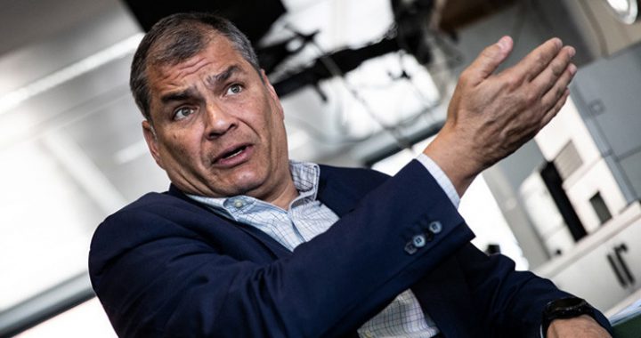 "Que el mundo y la historia nunca olviden quiénes fueron los verdugos", dijo el exmandatario. Rafael Correa durante una entrevista con medios internacionales en Bruselas (11/4/2019) /Foto: Kenzo Tribouillard ( AFP)