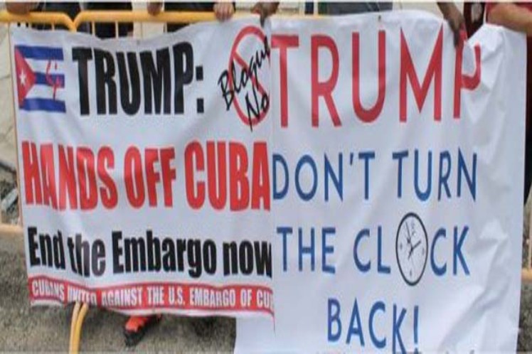 Los asistentes el encuentro reclamaron el cese del bloqueo de Estados Unidos contra Cuba. /Foto: Prensa Latina