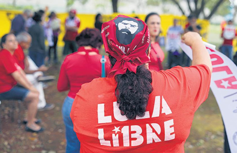 El pasado domingo manifestantes pidieron la libertad de Lula. /Foto: AFP
