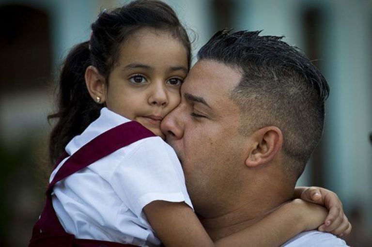 Dueños del silencio y hasta de nuestros secretos, los padres son el patrón que calcamos para ventear la vida./Foto: Cubadebate
