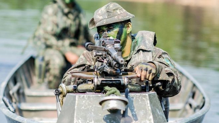 La Amazonía es escenario de nuevos teatros de operaciones. Hace poco el ejército brasileño invitó a EE.UU. a participar en un ejercicio militar en la frontera triple amazónica, entre Brasil, Perú y Colombia. /Foto: BBC News